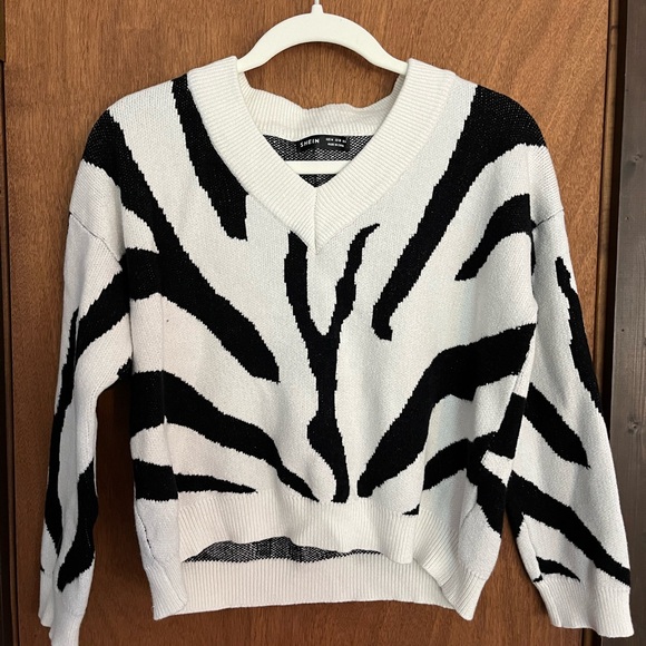 Zebra print sweater - Picture 2 of 3